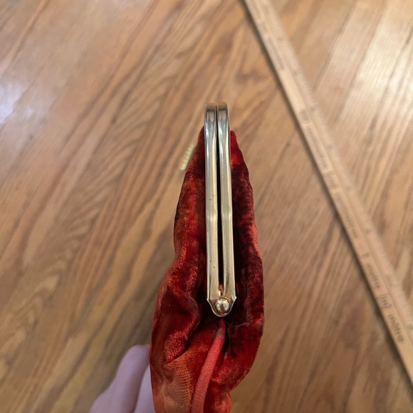 Vintage velvet floral clutch bag with optional shoulder strap - Picture 11 of 11